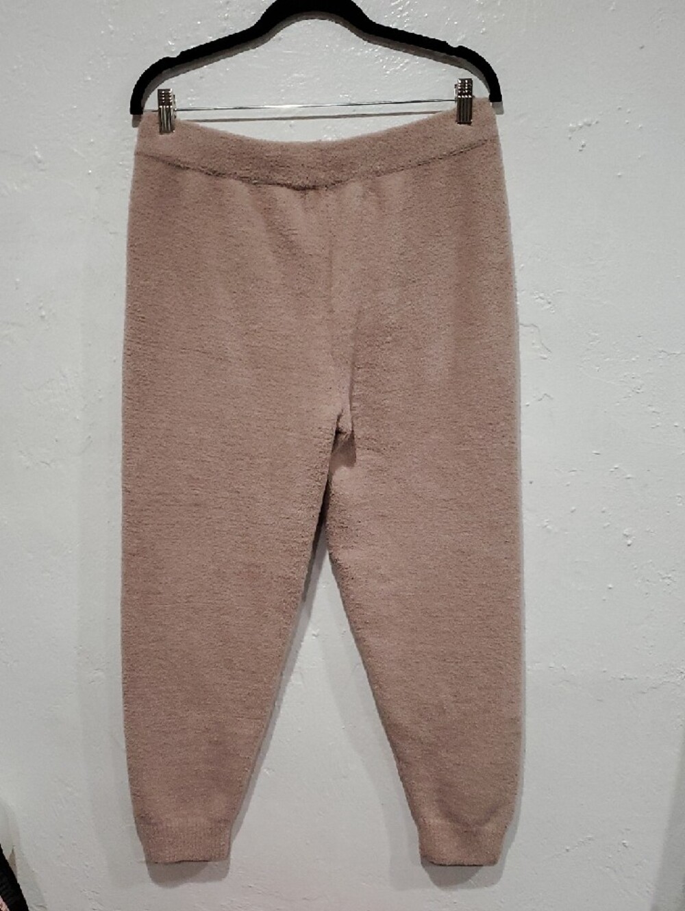 Barefoot Dreams CozyChic Luxe Cropped Cami & Jogger Set In Nude Size M - Picture 10 of 15